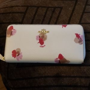 Coach Zippy Wallet